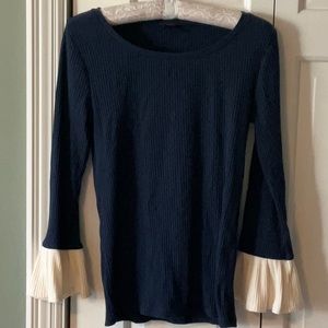 Ribbed cotton sweater with ruffle sleeves
